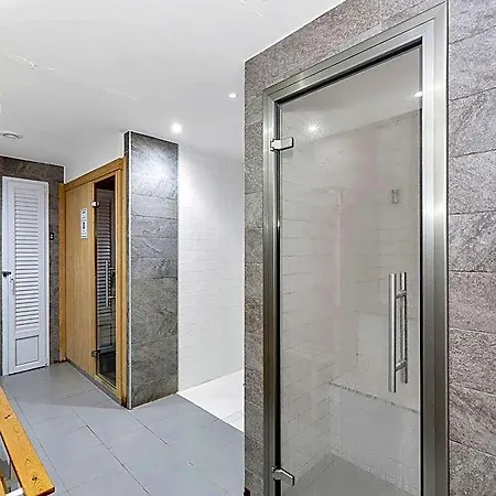 호텔 Luxury Penthouse With A Private Jacuzzi! 4*