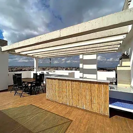 호텔 Luxury Penthouse With A Private Jacuzzi!