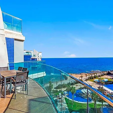 Luxury Penthouse With A Private Jacuzzi! 푼타프리마