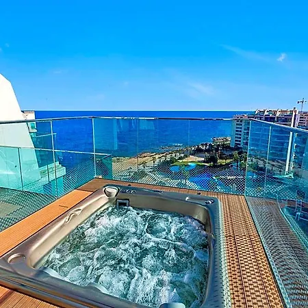 Luxury Penthouse With A Private Jacuzzi! 푼타프리마