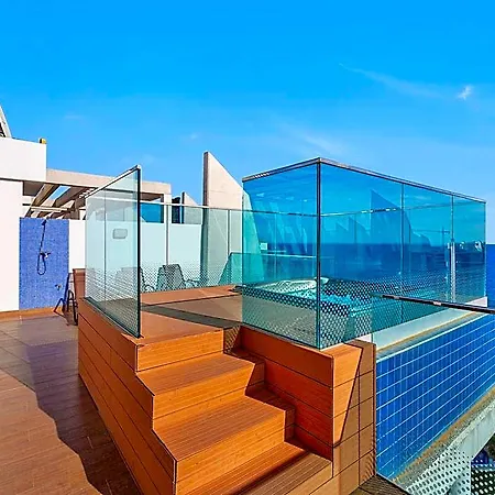 호텔 Luxury Penthouse With A Private Jacuzzi! 4*