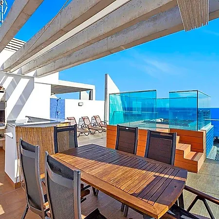 Luxury Penthouse With A Private Jacuzzi! 푼타프리마